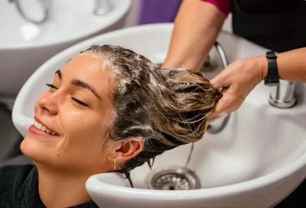 mytí vlasů 