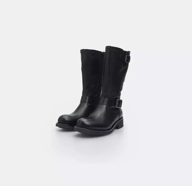<p>Kožené biker boots, Baťa, 1399 Kč</p>
