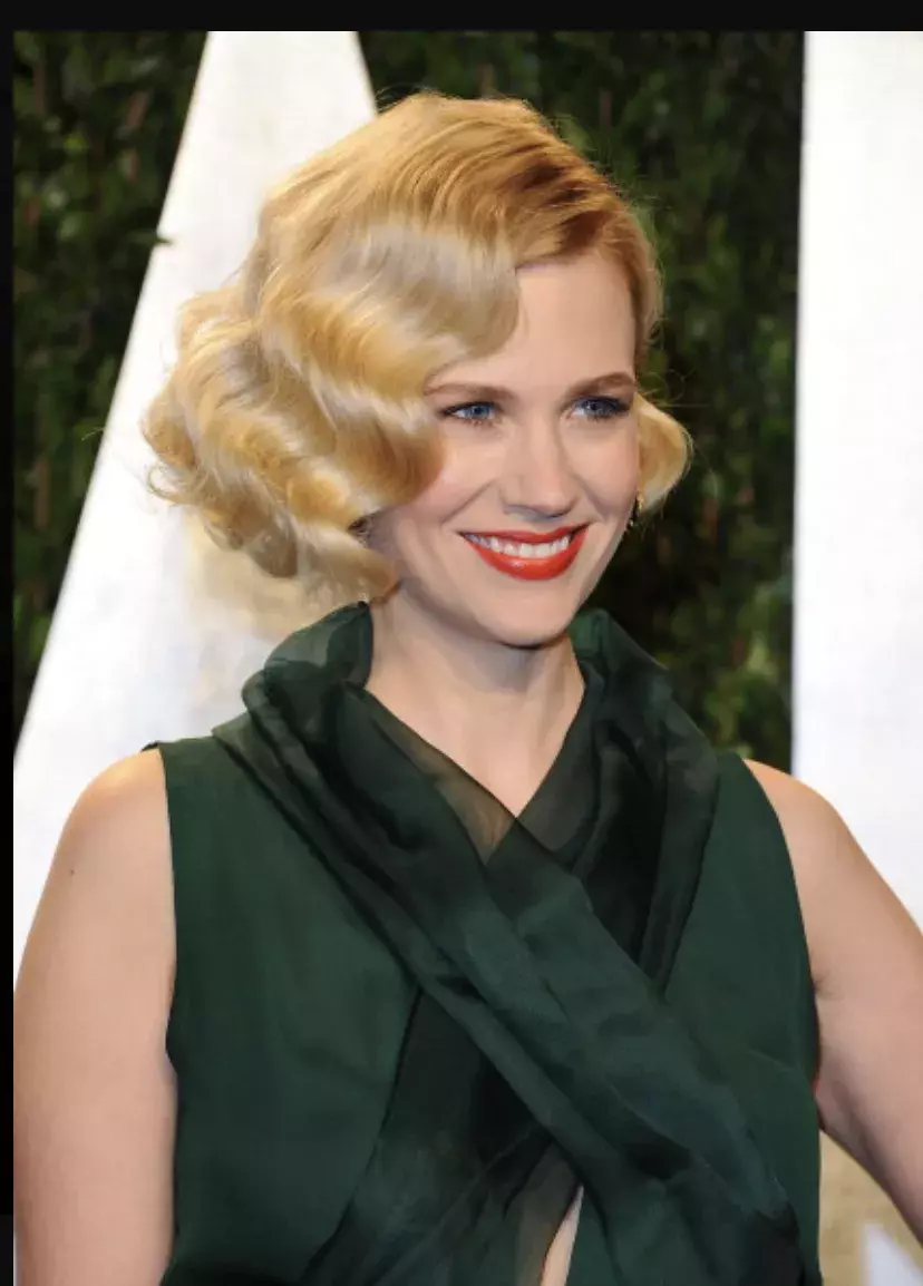 <p>Šik vintage úšes January Jones</p>
