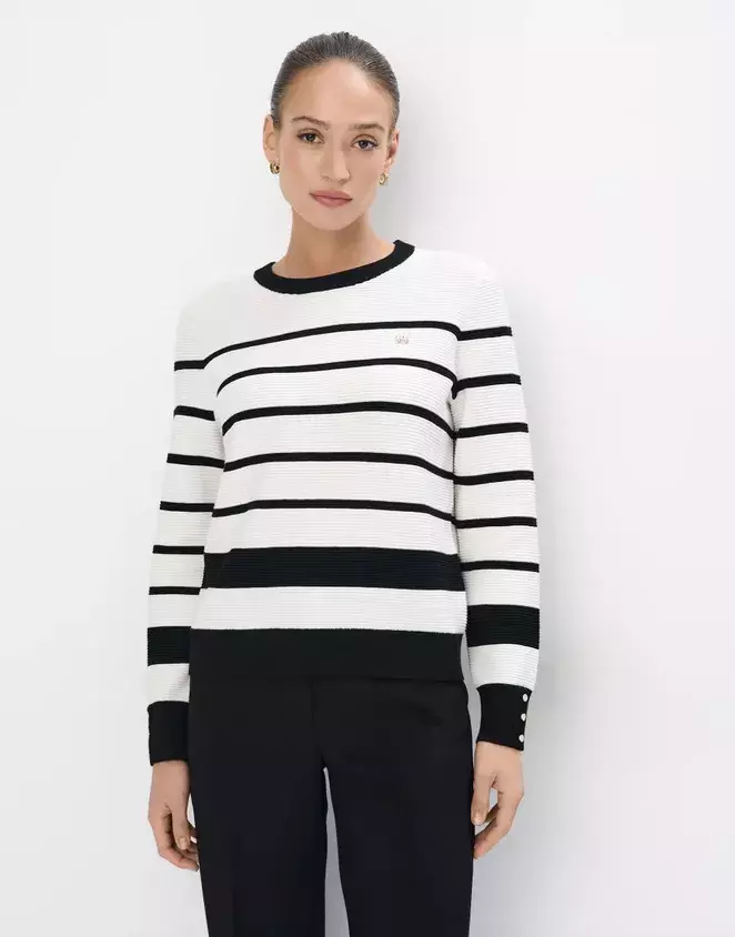 Svetr s příměsí viskózy