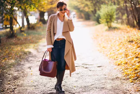 žena v podzimních oblečení