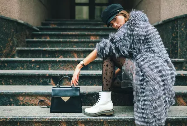 žena v podzimních oblečení