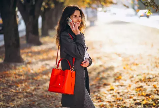 žena v podzimních oblečení