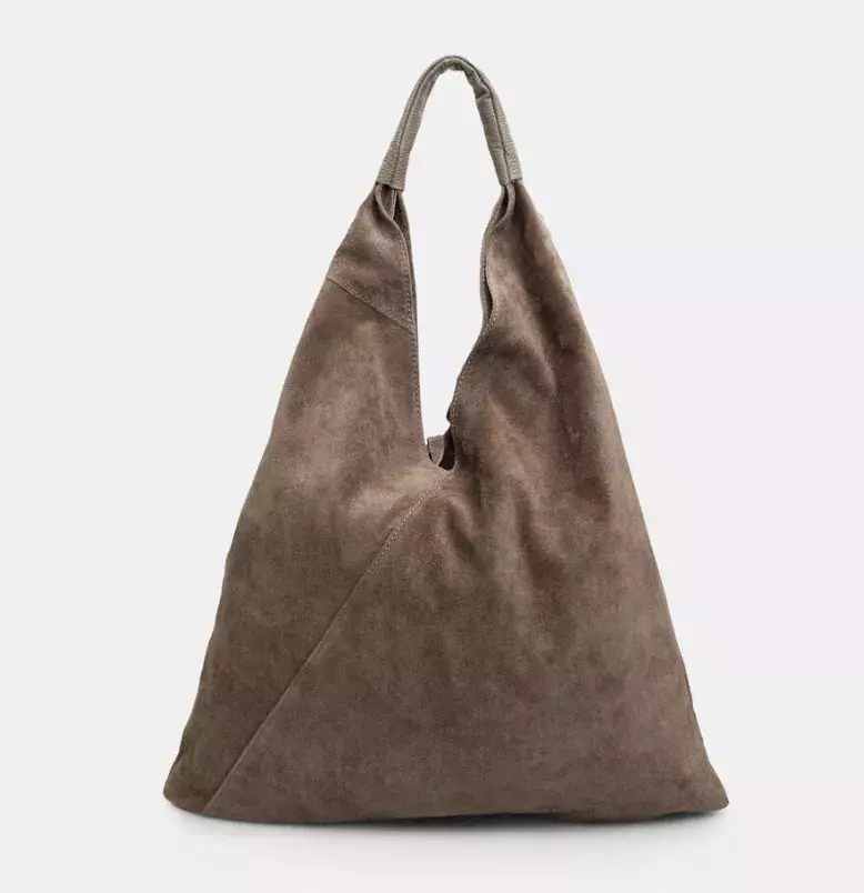 <p>Semišová kabelka Baťa, 1699 Kč</p>
