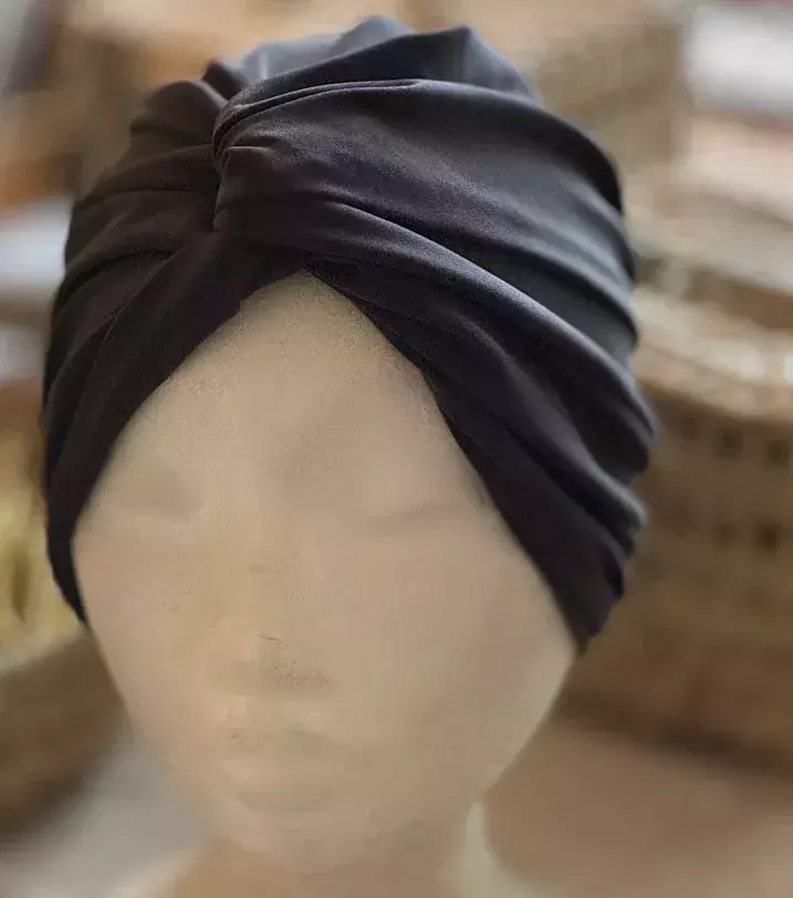 <p>Černý <span>turban, L´Oriental, 312 Kč</span></p>
