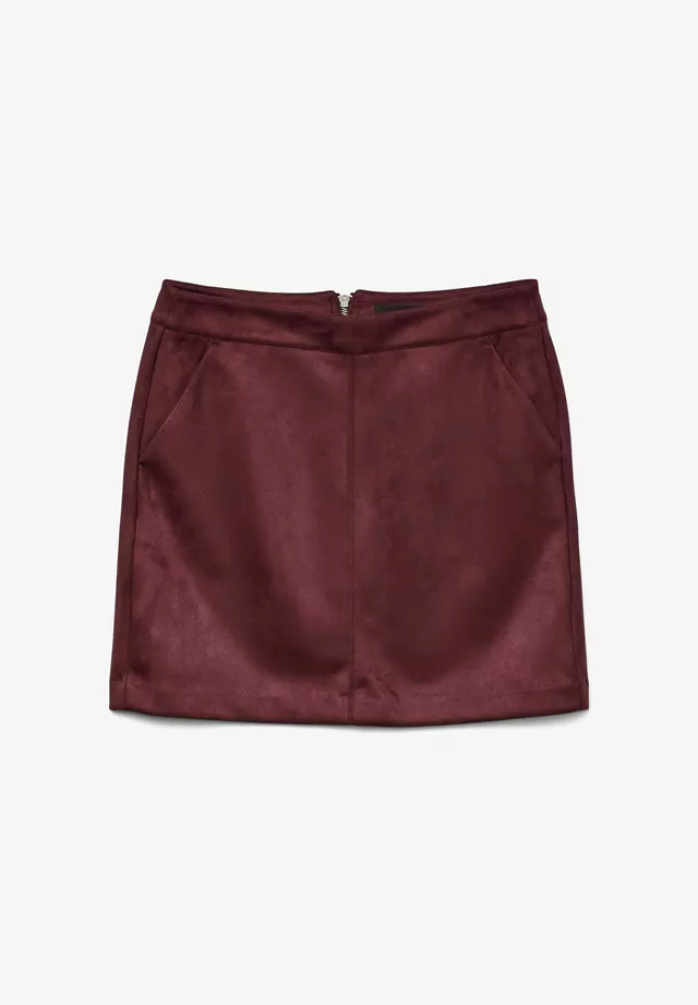 <p>Vínová semišová minisukně, Vero Moda, 849 Kč</p>
