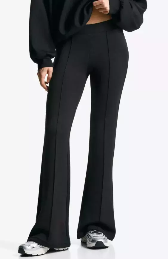 Kalhoty do zvonu, Bershka, 579 Kč