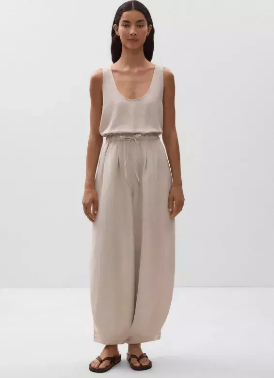 Overal s kulatým výstřihem, OYSHO, 1 399 Kč