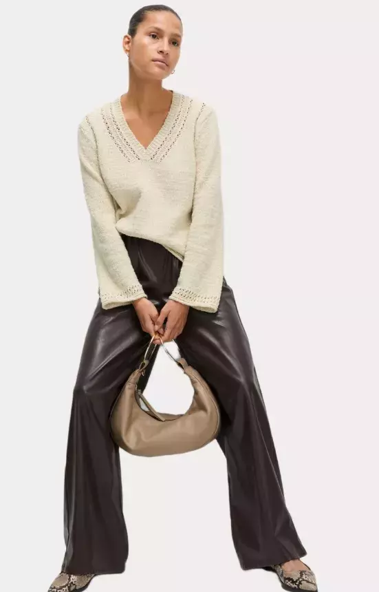 Svetr s véčkovým výstřihem, Marks & Spencer, 963 Kč