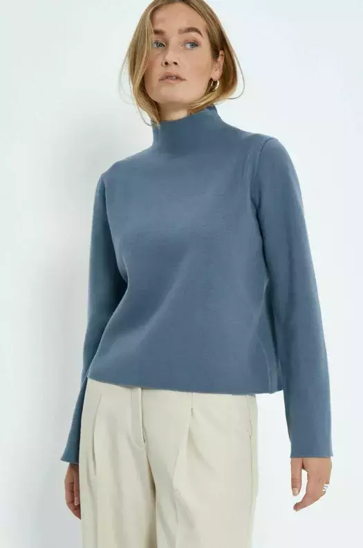 Svetr s rolákem, Minus, 1 800 Kč