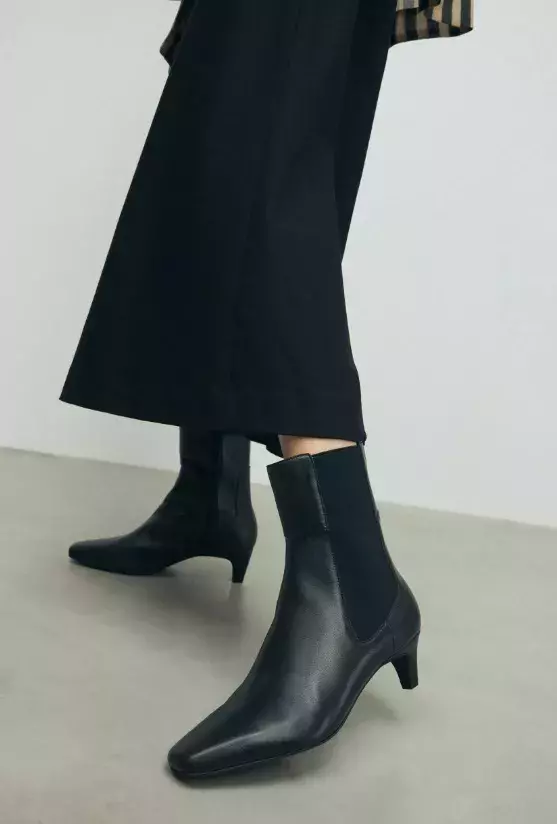 Nízké kozačky do špičky, Next, 1 095 Kč