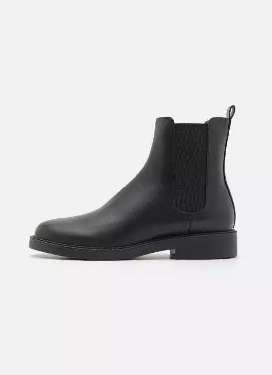 Minimalistická perka, Michael Kors, 4 700 Kč