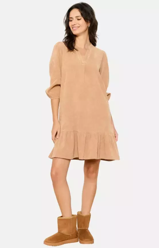 Krátké šaty s volánem, LolaLiza, 1 519 Kč