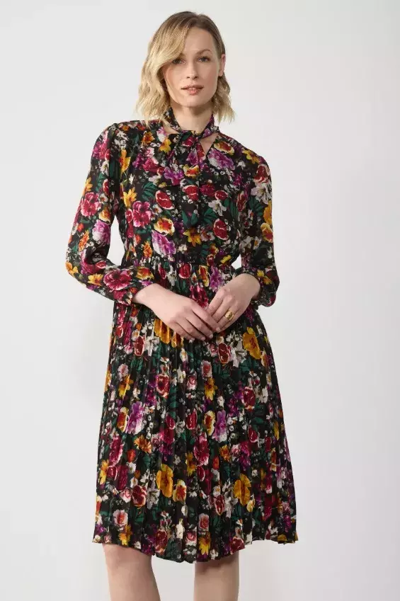 Květované šaty, Anna Field, 684 Kč (původní cena 1 140 Kč)