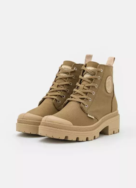 Tenisky ve stylu farmářek, Palladium, 2 240 Kč