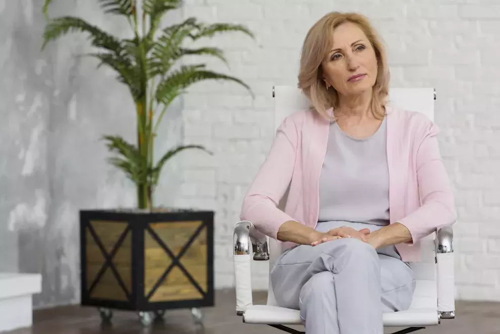 žena, rozhodnutí, problém, péče o rodiče