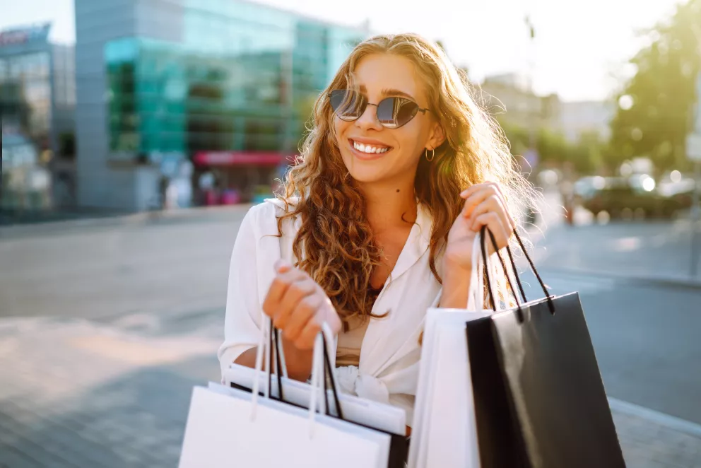 žena nakupuje