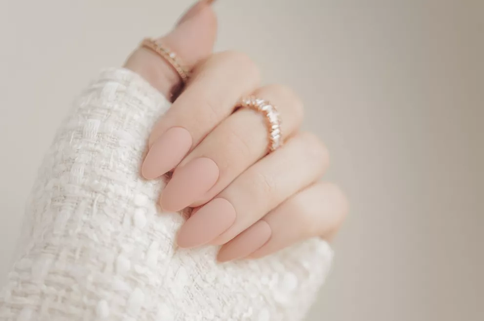 jemná manikúra