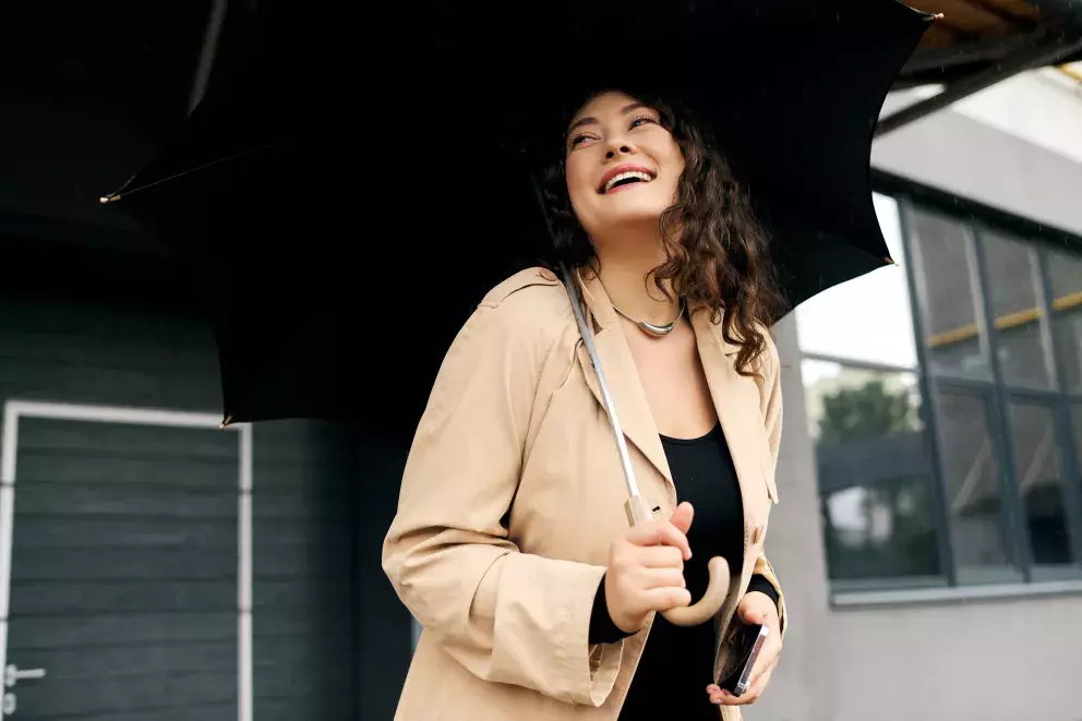 plus size žena v saku