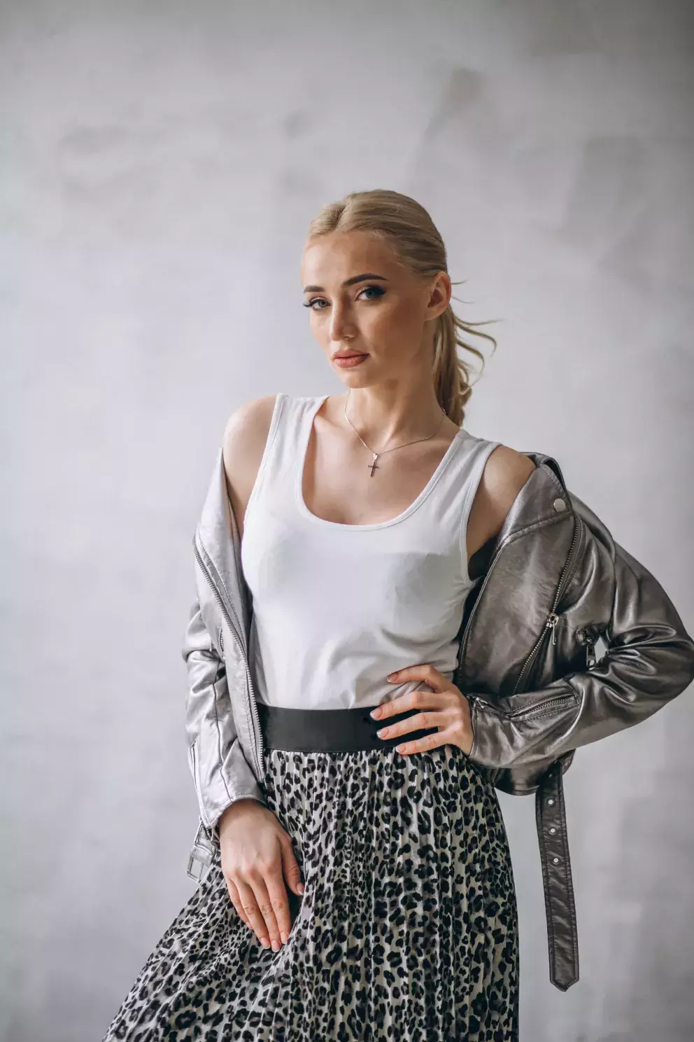 žena s výstřihem do U