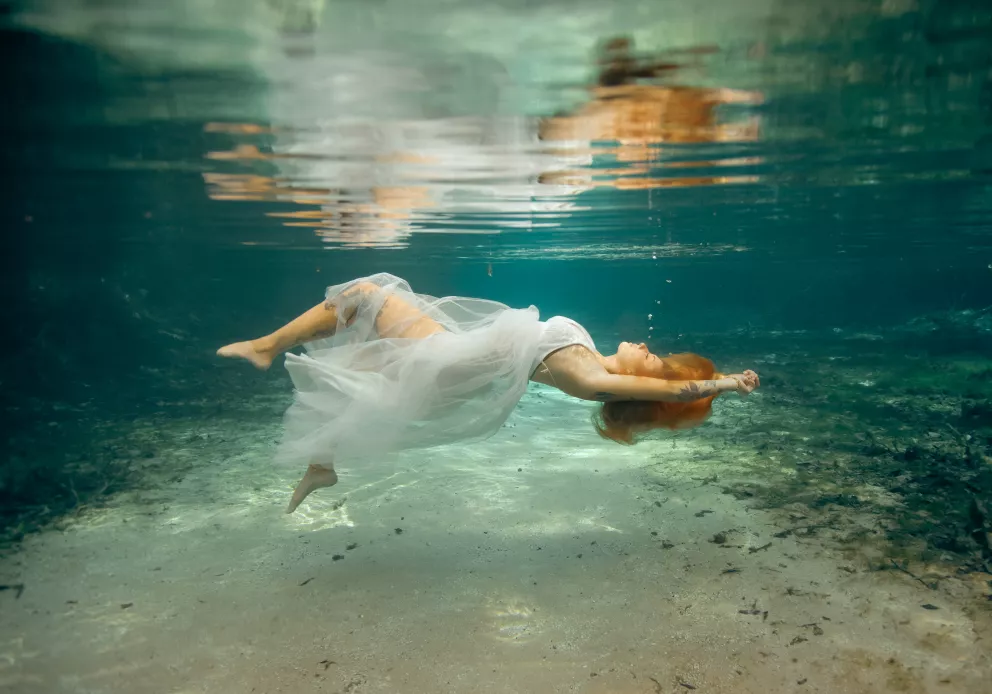 Odhalte se. Podzim 2025 přeje průsvitným látkám a tělové barvě oblečení