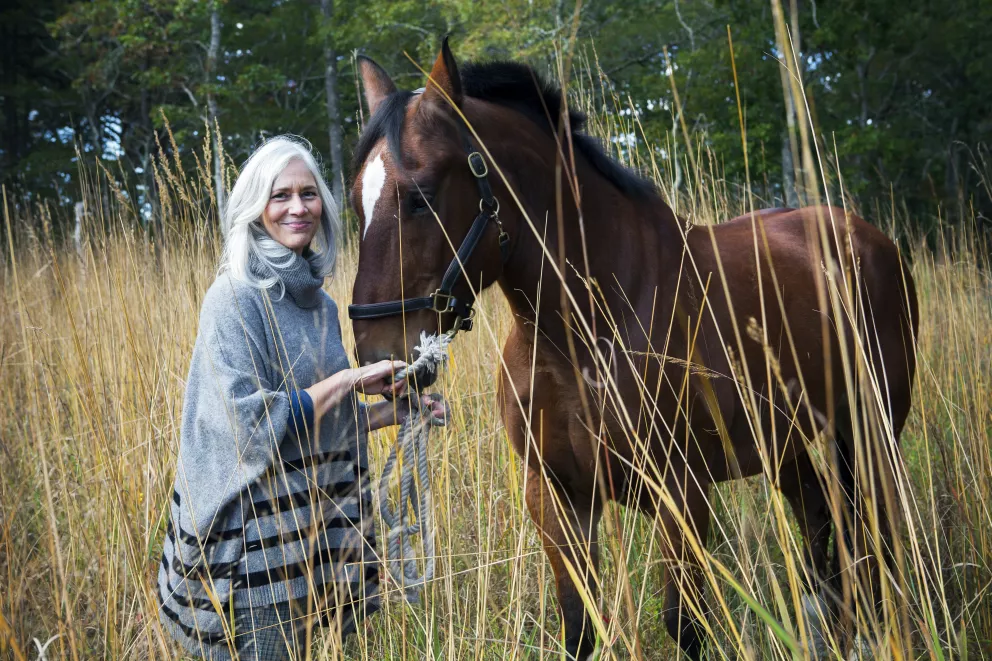 Perla podzimního šatníku: nadčasové pončo místo přepláceného kabátu