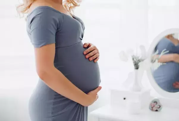 Těhotná žena