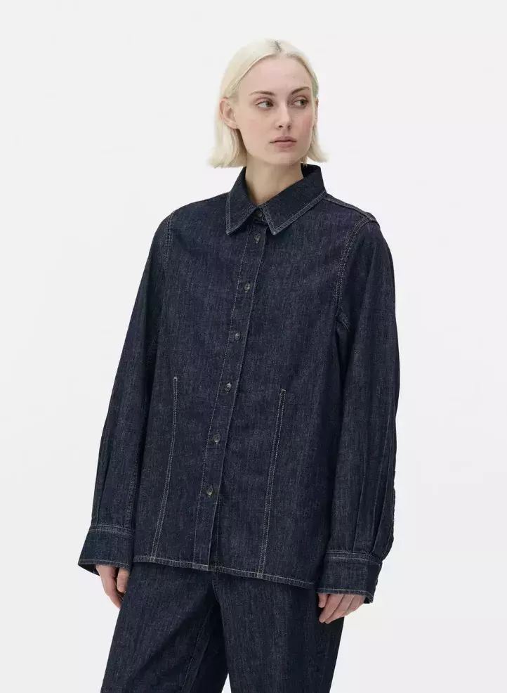 <p>Džínová košile se zapínáním na knoflíky a prošíváním z kolekce The Edit, Primark, 675 Kč</p>
