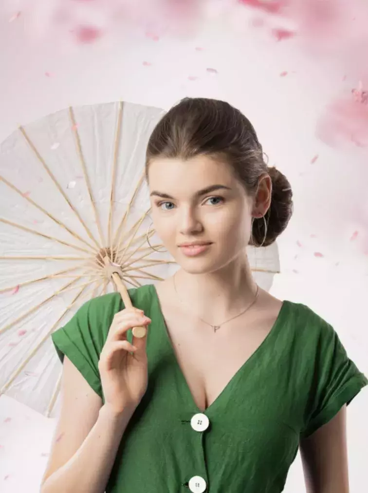 <p>Velké stříbrné kruhy o průměru 4 cm s platinovou povrchovou úpravou, Olivie, 1770 Kč</p>
