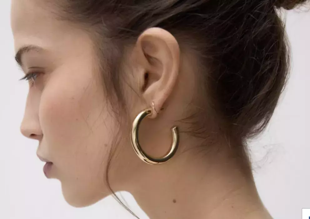 <p>Náušnice kruhy, Reserved, 179 Kč</p>
