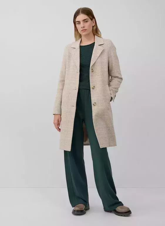 Kabát ze směsi vlny s klopovým límcem a rozříznutými kapsami  3 999