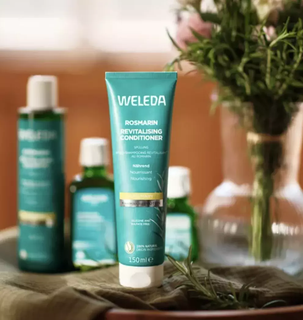 <p>Řada vlasové péče s rozmarýnem od Weledy je určena pro oživení a hydrataci vlasů.</p>
