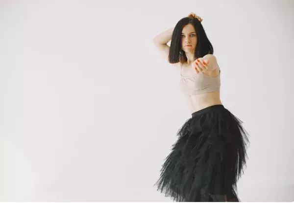 Třásně od shora až dolů: Módní trend na podzim hlásí zelenou