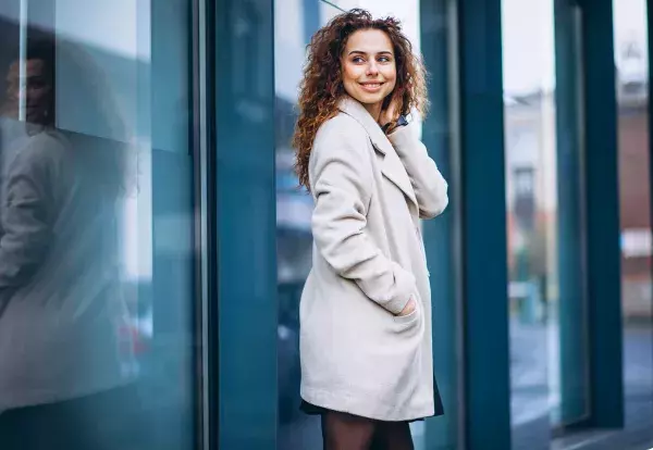 Splývavé kabáty. Dokonalá elegance i hřejivost v jednom