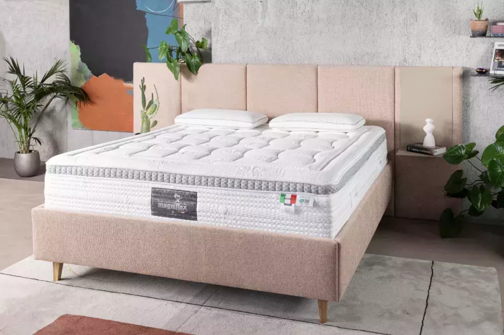 <p><span><span><span>Kvalitní matrace je základ zdravého spaní. <strong>Armonia Memoform Dual 12 (Magniflex, 40990 Kč</strong>) nejenom zajišťuje správnou oporu těla, ale díky inovativním materiálům, jako je paměťová pěna Memoform, se přizpůsobí křivkám vašeho těla a poskytne maximální relaxaci.</span></span></span></p>
