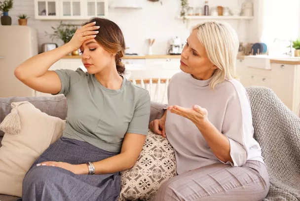 Příběh: Moje matka celý život bojuje se svou matkou, nemá ji ráda, nemůže ji odpustit, že opustila jejího otce, mého dědečka