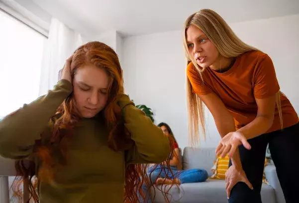 Příběh: Moje matka celý život bojuje se svou matkou, nemá ji ráda, nemůže ji odpustit, že opustila jejího otce, mého dědečka