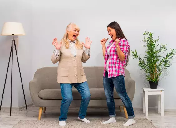 Příběh: Moje matka celý život bojuje se svou matkou, nemá ji ráda, nemůže ji odpustit, že opustila jejího otce, mého dědečka