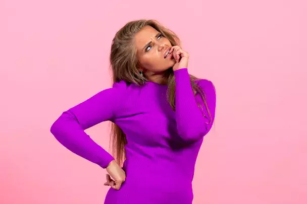 Modrá, fuchsiová nebo červená, podzim 2025 rozhodně nebude o šedi pochmurného počasí