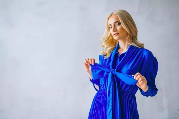 Modrá, fuchsiová nebo červená, podzim 2025 rozhodně nebude o šedi pochmurného počasí