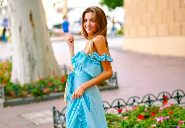 Modrá, fuchsiová nebo červená, podzim 2025 rozhodně nebude o šedi pochmurného počasí