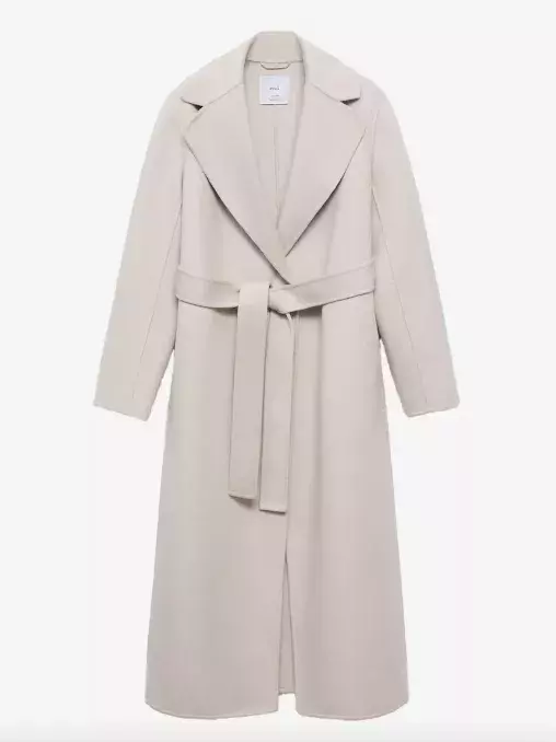 <p>MANGO Přechodný kabát 3949 Kč</p>
