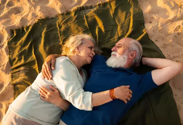 Příběh: Můj dědeček si našel milenku a já je přistihla v restauraci. Svěřila se Magda (41)