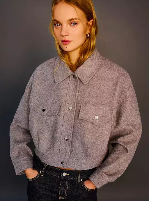 <p>Bershka Přechodná bunda 800 Kč</p>
