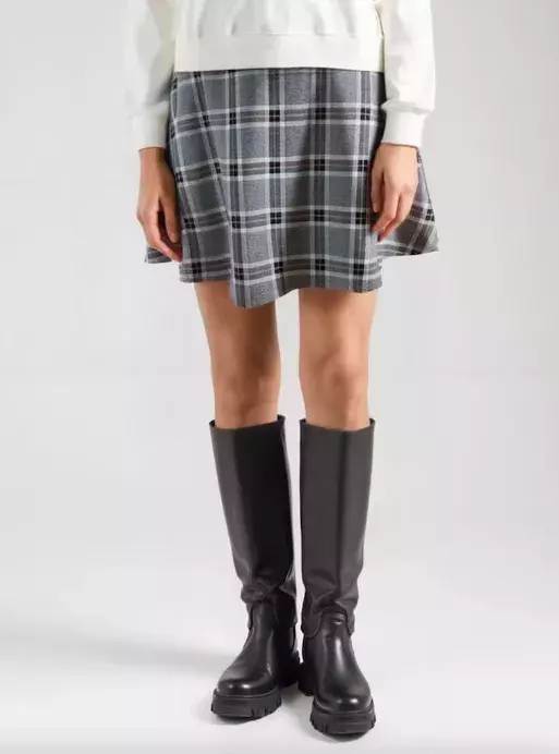 <p>STUDIO SELECT Sukně 699 Kč</p>
