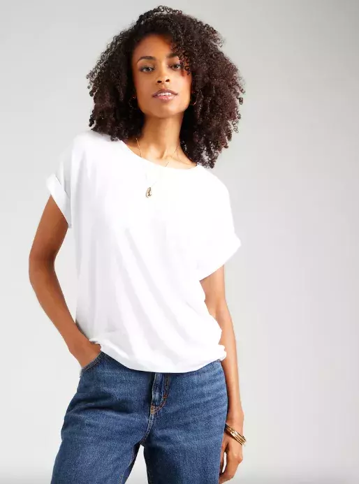 <p>ONLY Tričko 449 Kč</p>
