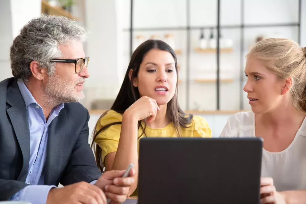 muž, ženy, sourozenci, problémy, hádky, majetek