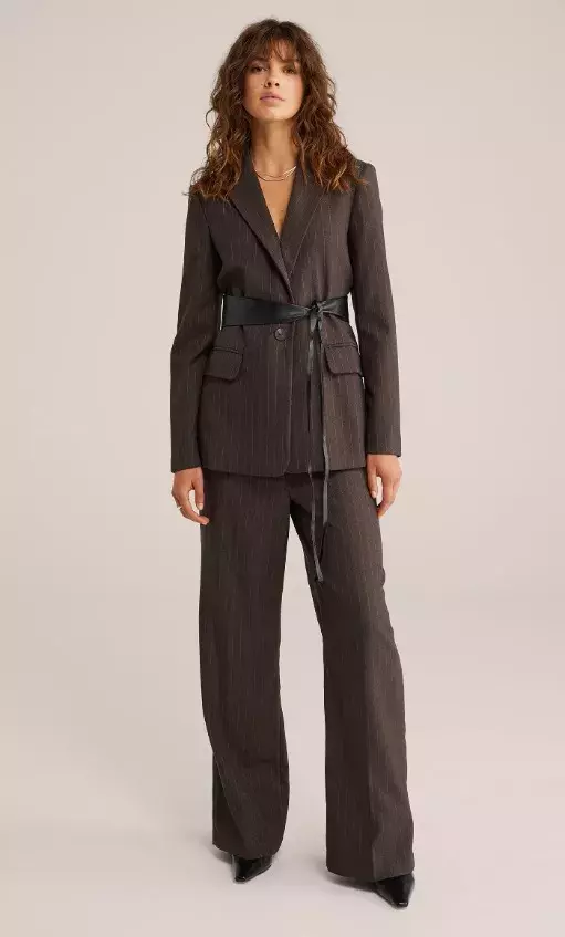 Elegantní blejzr s páskem v pase, WE Fashion, 2 359 Kč