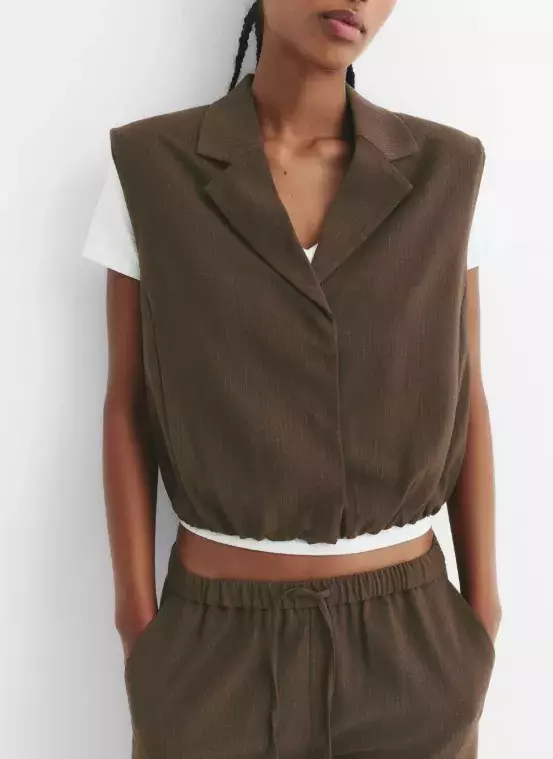 Krátká vesta do pasu, PULL&BEAR, 799 Kč