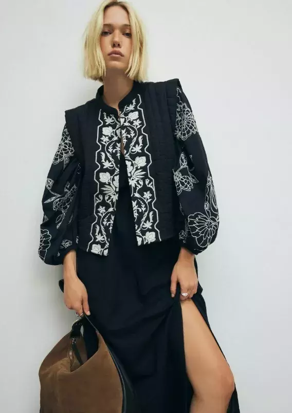 Vyšívaná vesta, Next, 1 070 Kč